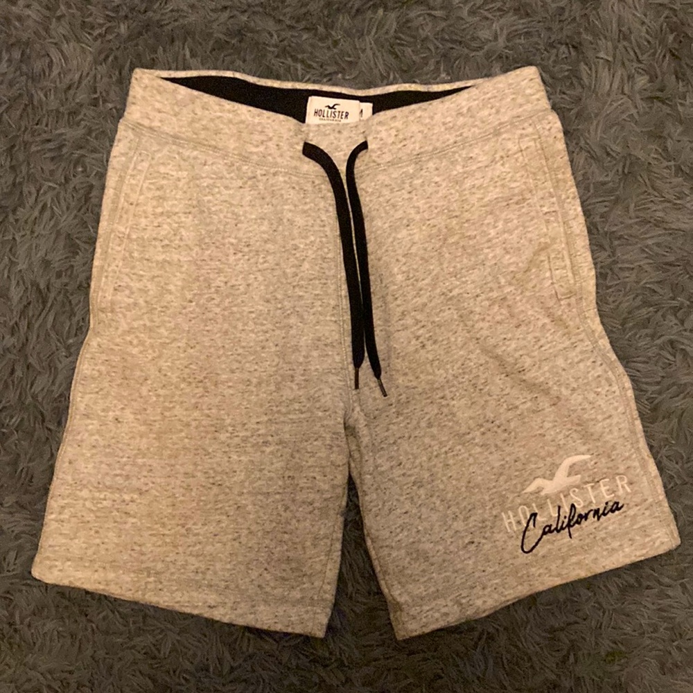 HOLLISTER FLEECE LOGO SHORTS